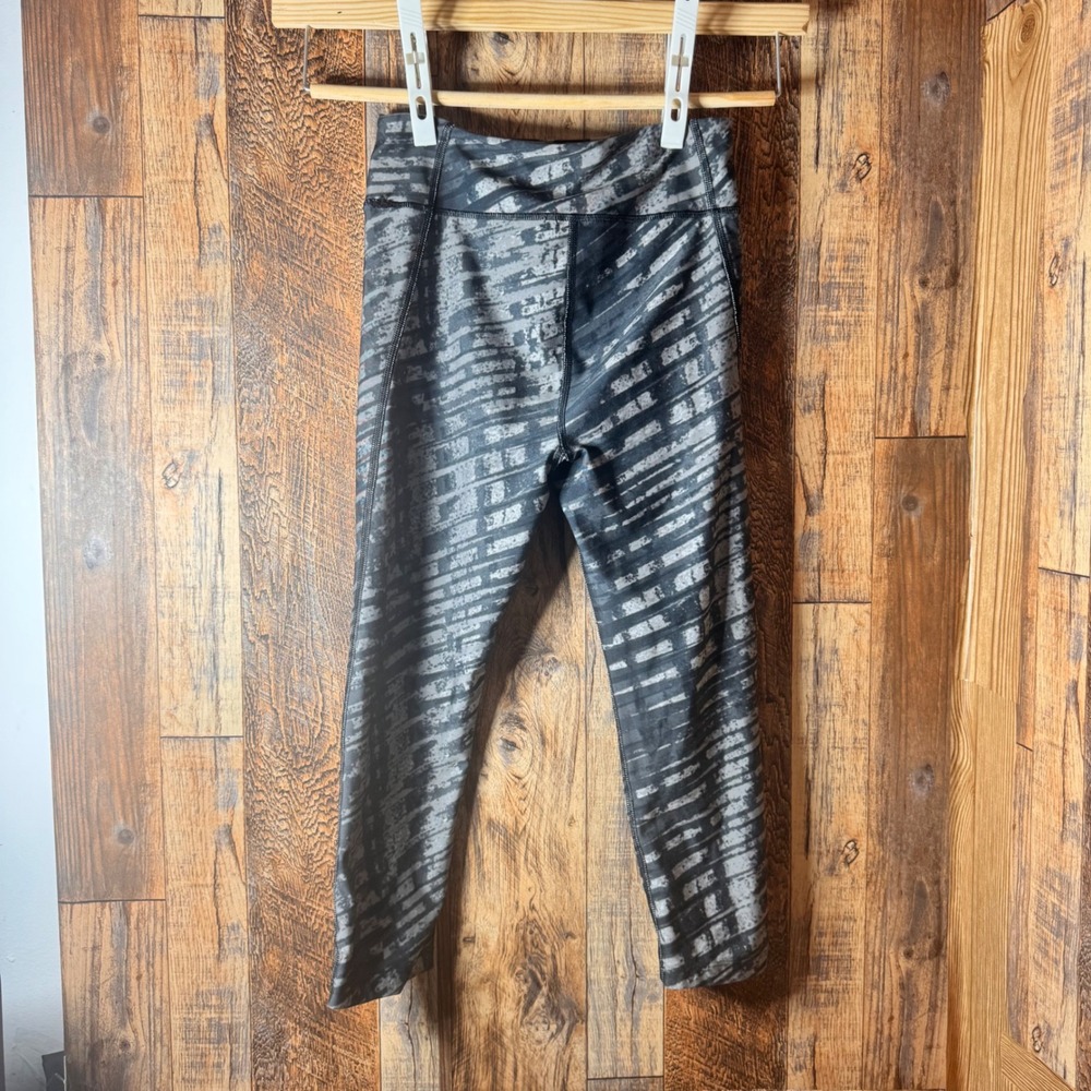 Under Armour HeatGear‎ Compression XS Capri Leggings Black Gray Patterned